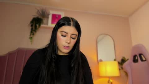 Snapshot of anneee_ chatting on 01-19-25, 05:07 Anne online show from 01-19-25, 05:07