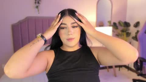 Snapshot of anneee_ chatting on 03-01-25, 12:12 Anne online show from 03-01-25, 12:12