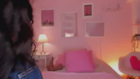 Snapshot of anneee_ chatting on 03-07-25, 01:40 Anne online show from 03-07-25, 01:40