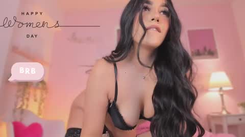 Snapshot of anneee_ chatting on 03-08-25, 03:35 Anne online show from 03-08-25, 03:35