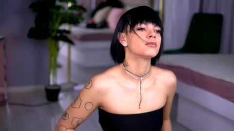 Snapshot of annefaris chatting on 12-16-25, 04:39 Anne online show from 12-16-25, 04:39