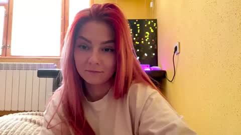 Snapshot of annellemaccarone chatting on 03-25-26, 11:05 Kira online show from 03-25-26, 11:05