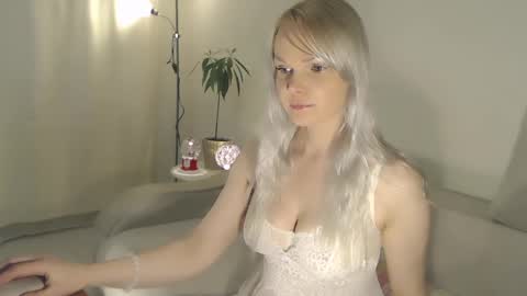 Snapshot of annett chatting on 12-07-24, 12:30 Annett online show from 12-07-24, 12:30