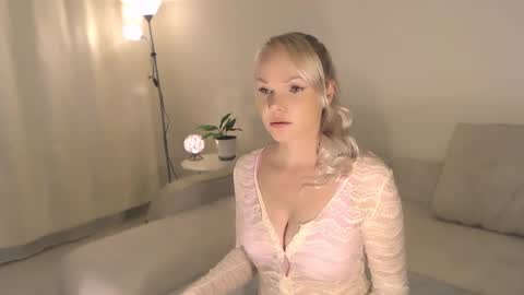 Snapshot of annett chatting on 09-14-25, 11:04 Annett online show from 09-14-25, 11:04