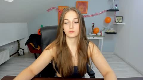 Snapshot of annewilsonn chatting on 10-29-25, 11:45 annewilsonn online show from 10-29-25, 11:45