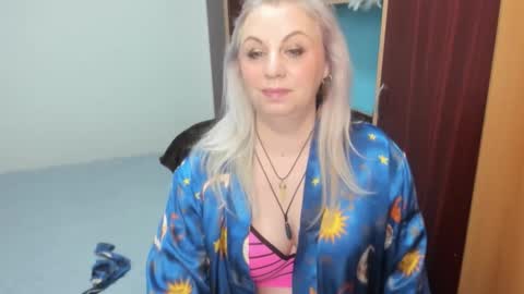 Snapshot of anngelynajoy chatting on 01-07-26, 10:34 Anngel online show from 01-07-26, 10:34