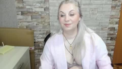 Snapshot of anngelynajoy chatting on 01-13-26, 11:10 Anngel online show from 01-13-26, 11:10