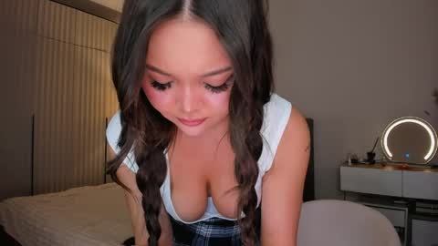 Snapshot of anni_lovely chatting on 06-07-26, 02:43 Annie online show from 06-07-26, 02:43