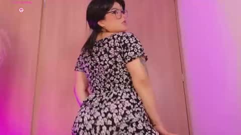 Snapshot of annie_20__ chatting on 07-16-26, 05:30 Annie online show from 07-16-26, 05:30