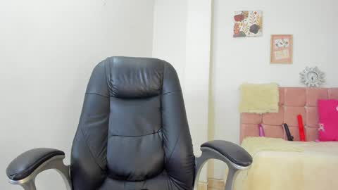 Snapshot of annie_collen chatting on 12-30-24, 07:53 Anna online show from 12-30-24, 07:53