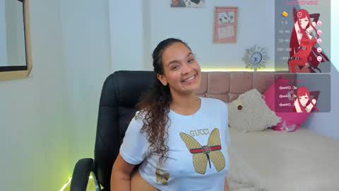 Snapshot of annie_collen chatting on 02-22-25, 07:36 Anna online show from 02-22-25, 07:36