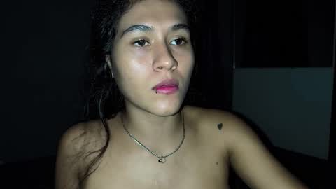 Snapshot of annie_darling_ chatting on 11-22-25, 05:39 A N G E L online show from 11-22-25, 05:39