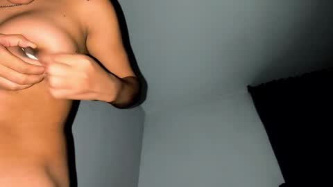 Snapshot of annie_darling_ chatting on 05-08-26, 04:18 A N G E L online show from 05-08-26, 04:18
