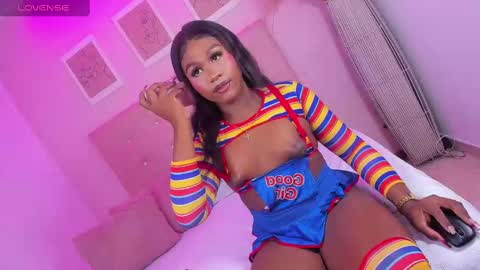 annie_dolce_ online show from 10-30-25, 10:43