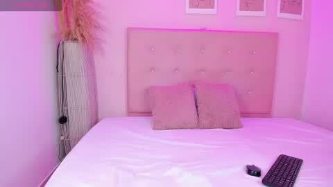 annie_dolce_ online show from 07-01-26, 01:24