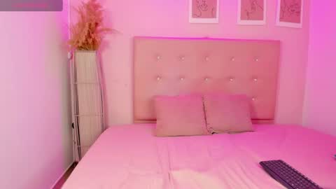 annie_dolce_ online show from 07-08-26, 02:10
