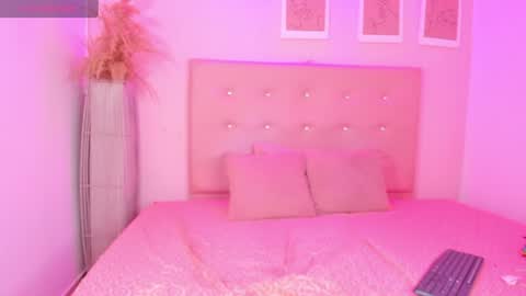 annie_dolce_ online show from 07-11-26, 01:47