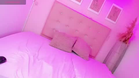 annie_dolce_ online show from 07-15-26, 02:00