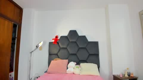 Snapshot of annie_dreams69 chatting on 01-21-25, 09:25 Annie online show from 01-21-25, 09:25