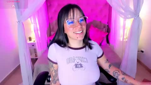 Snapshot of annie_petters chatting on 06-28-26, 02:23 Aniie online show from 06-28-26, 02:23