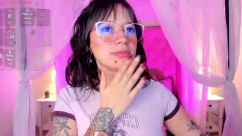 Snapshot of annie_petters chatting on 07-18-26, 01:15 Aniie online show from 07-18-26, 01:15