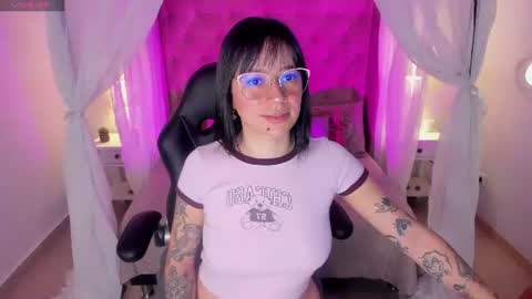 Snapshot of annie_petters chatting on 07-26-26, 01:07 Aniie online show from 07-26-26, 01:07