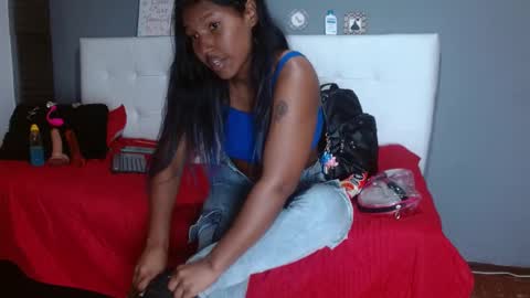 annie_scott_ online show from 02-18-25, 01:21