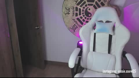 JEANNE no olvides seguirme dont forget follow me  uu online show from 02-22-25, 04:40