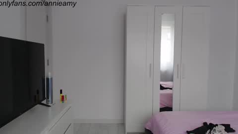 Annie online show from 01-22-25, 01:00