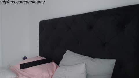 Annie online show from 03-10-25, 04:03