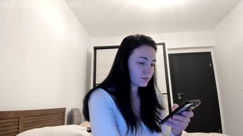 Snapshot of annieamy chatting on 02-04-26, 06:25 Annie online show from 02-04-26, 06:25