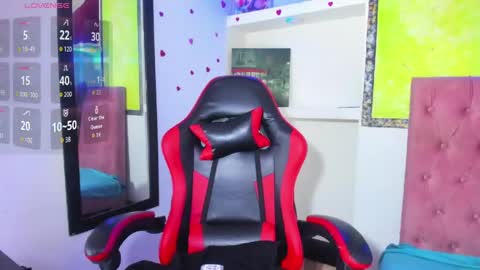 Anniee online show from 05-27-26, 01:41