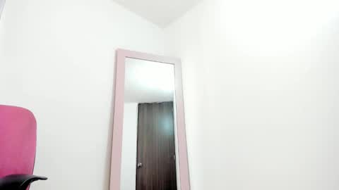 Annie  online show from 11-29-25, 01:36