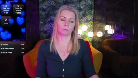 Snapshot of annielight chatting on 12-05-24, 12:00 Annie online show from 12-05-24, 12:00