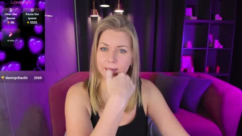 Snapshot of annielight chatting on 12-13-24, 08:41 Annie online show from 12-13-24, 08:41