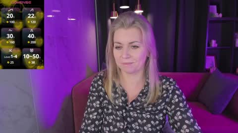 Snapshot of annielight chatting on 12-17-24, 05:40 Annie online show from 12-17-24, 05:40