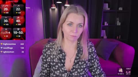 Snapshot of annielight chatting on 12-17-24, 11:49 Annie online show from 12-17-24, 11:49