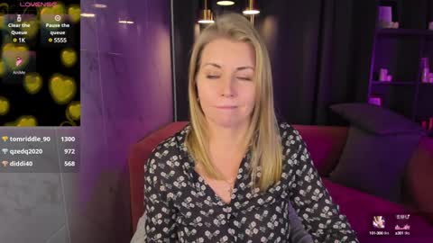 Snapshot of annielight chatting on 12-19-24, 12:56 Annie online show from 12-19-24, 12:56