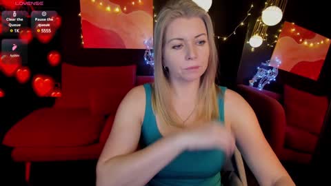 Snapshot of annielight chatting on 12-28-24, 05:44 Annie online show from 12-28-24, 05:44