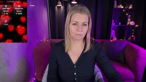 Snapshot of annielight chatting on 01-12-25, 05:45 Annie online show from 01-12-25, 05:45