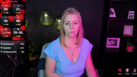 Snapshot of annielight chatting on 01-23-25, 11:48 Annie online show from 01-23-25, 11:48