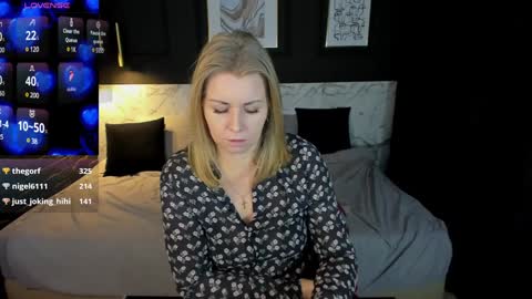 Snapshot of annielight chatting on 01-27-25, 08:51 Annie online show from 01-27-25, 08:51