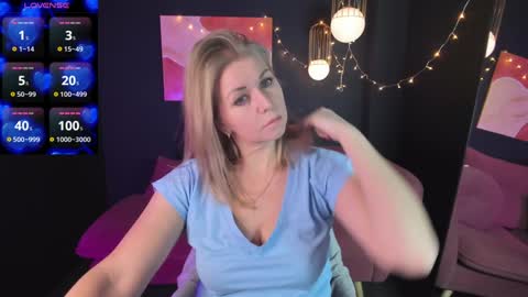 Snapshot of annielight chatting on 02-07-25, 05:52 Annie online show from 02-07-25, 05:52