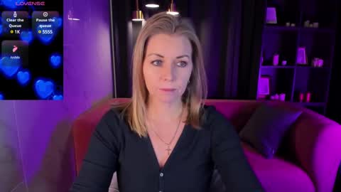 Snapshot of annielight chatting on 02-11-25, 05:37 Annie online show from 02-11-25, 05:37