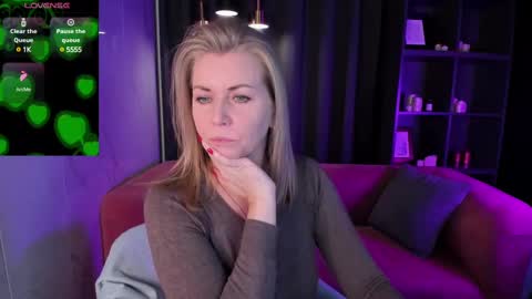 Snapshot of annielight chatting on 02-25-25, 05:52 Annie online show from 02-25-25, 05:52