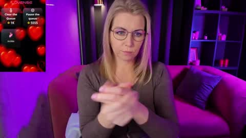 Snapshot of annielight chatting on 03-03-25, 05:42 Annie online show from 03-03-25, 05:42