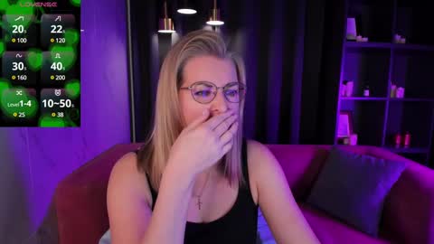 Snapshot of annielight chatting on 03-04-25, 06:04 Annie online show from 03-04-25, 06:04