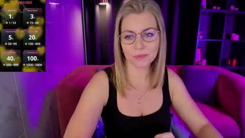 Snapshot of annielight chatting on 03-07-25, 05:40 Annie online show from 03-07-25, 05:40