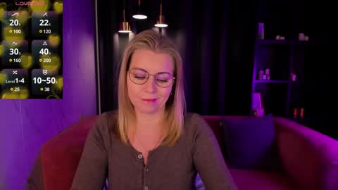 Snapshot of annielight chatting on 03-09-25, 05:44 Annie online show from 03-09-25, 05:44