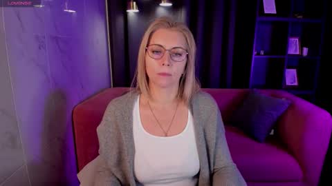 Snapshot of annielight chatting on 09-12-25, 05:40 Annie online show from 09-12-25, 05:40